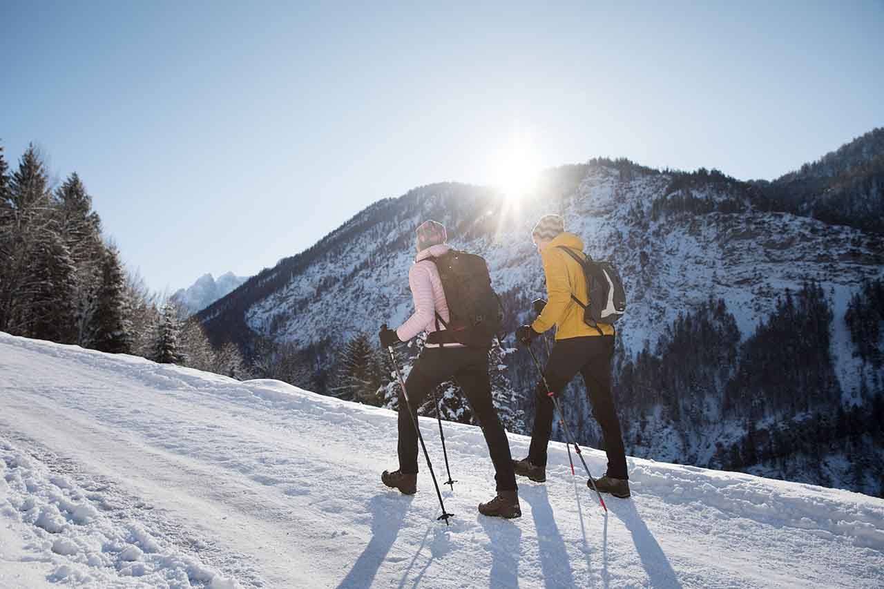 Winterkulisse bein Winterwandern in Tirol 