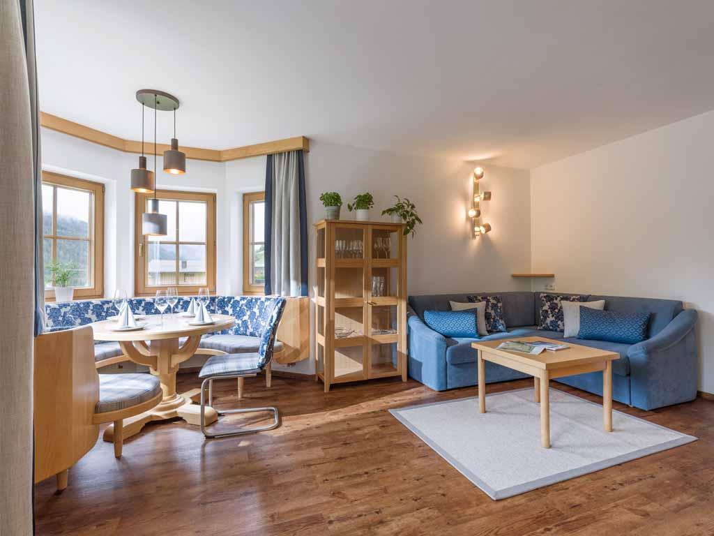 appart-johanna-gerlos-342-gerlos-06-2020-appartment-blau-wohnzimmer-1