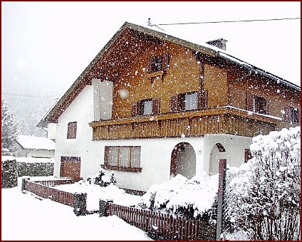 bwinterfoto-haus-mit-rahmen-geschaerft