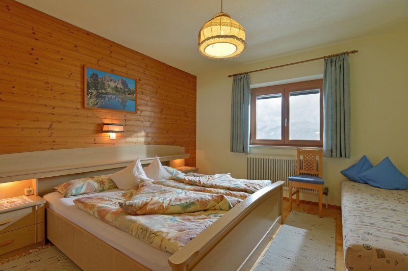 010-ferienwohnung-vordertagleiten-salvenberg-3-soell-familie-hoerl-schlafzimmer-large