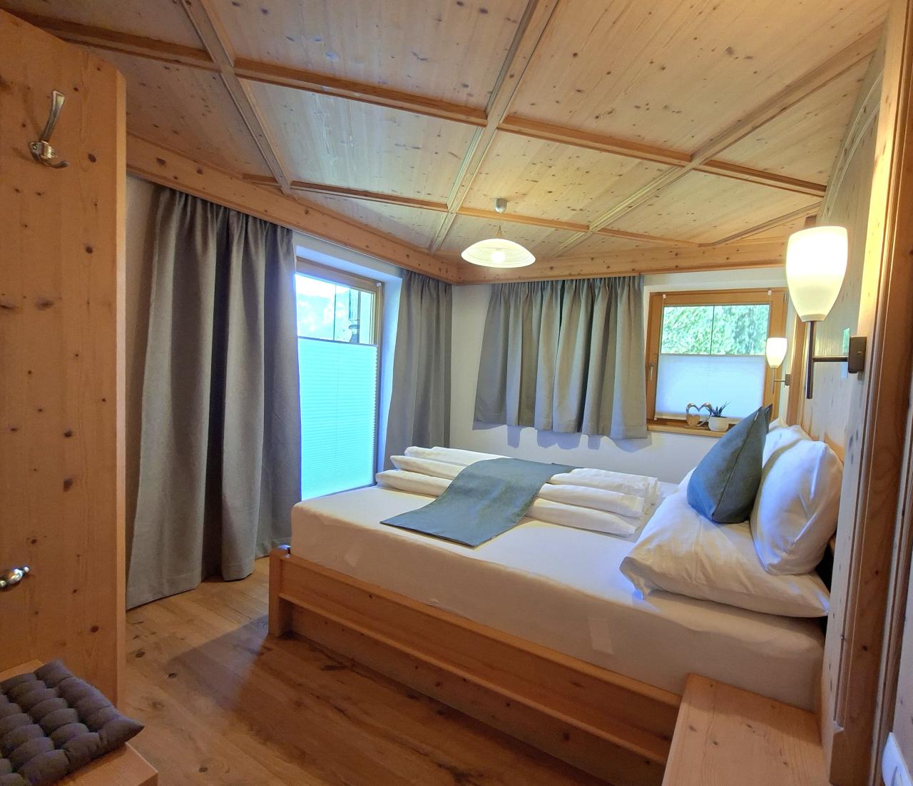 appartement-wiesegg-alpbach-schlafzimmer-kl
