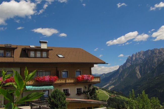 haus-oberascher-westansicht-dolomiten