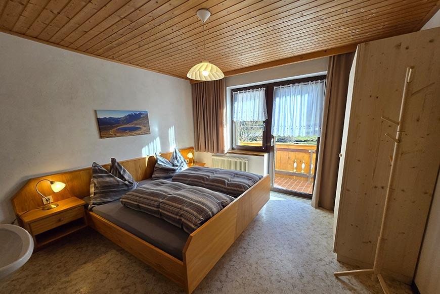 schlafraum-ferienwohnung-strickner