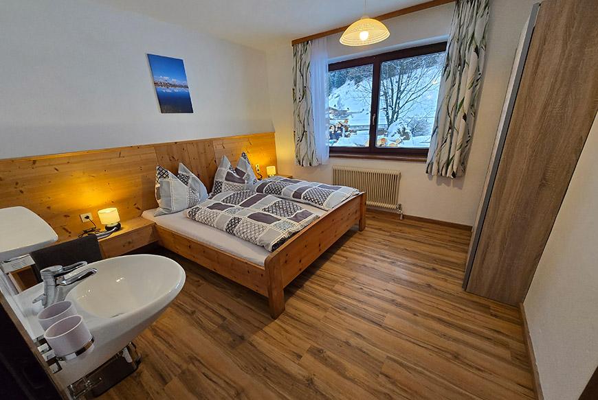 schlafzimmer-02-ferienwohnung-strickner