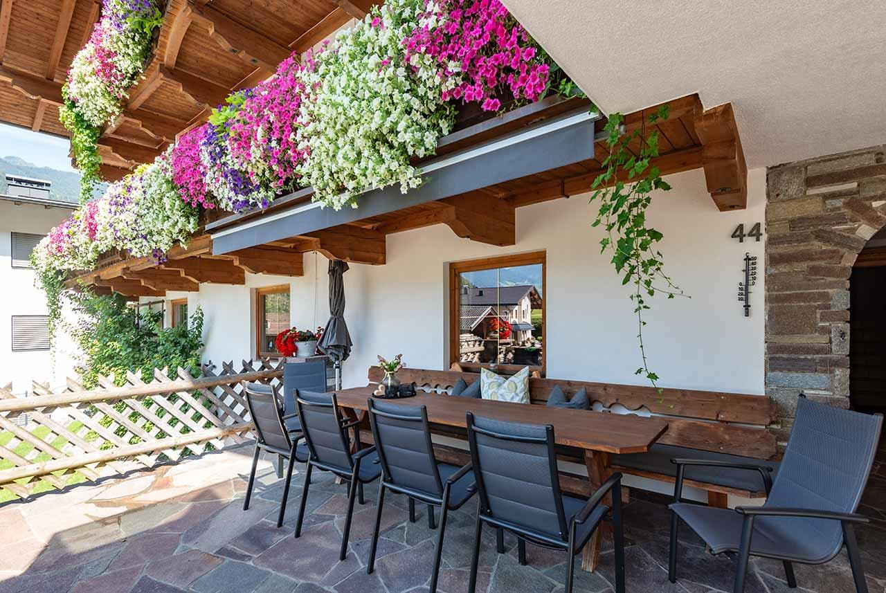 01-haus-taxacher-haslach-eingangsbereich-terrasse