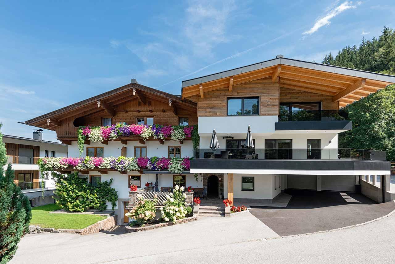 haus-taxacher-aussenansicht-sommer