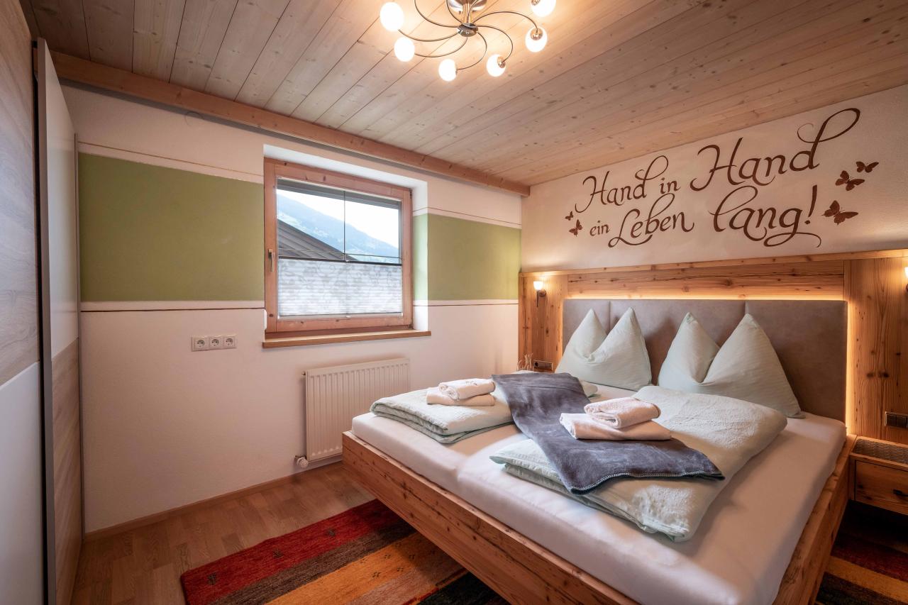 haus-taxacher-haslach-44-zell-06-2019-appartement-ines-schlafzimmer-1