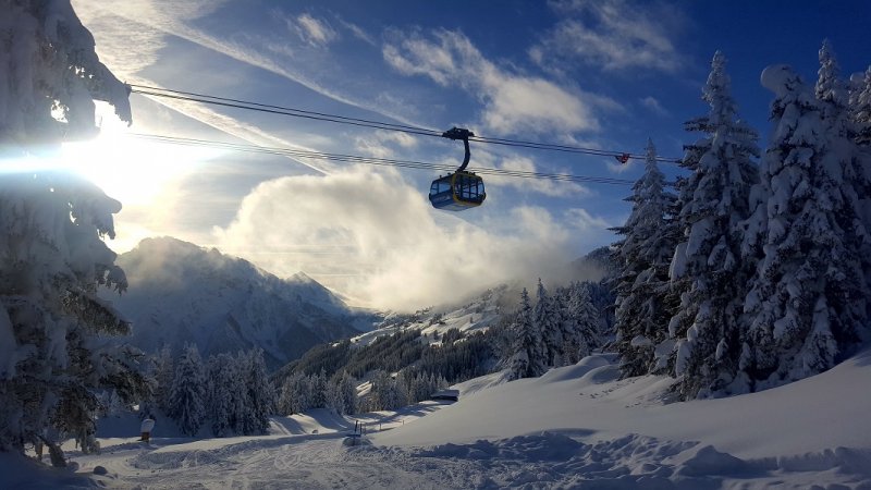 winter-gondel-skigebiet