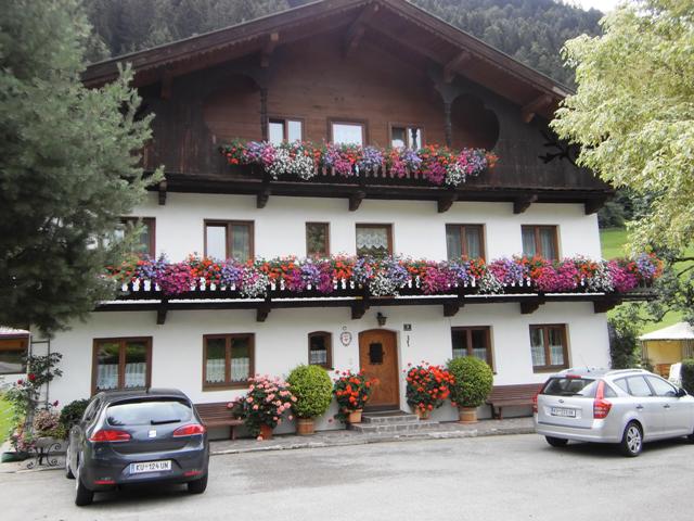 bauernhof-strasserhof-haus-sommer