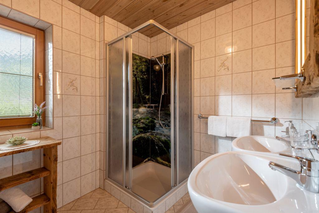 gaestehaus-moser-kirchweg-14-uderns-badezimmer-2