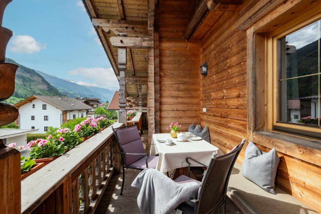 gaestehaus-moser-kirchweg-14-uderns-balkon-aussicht-1