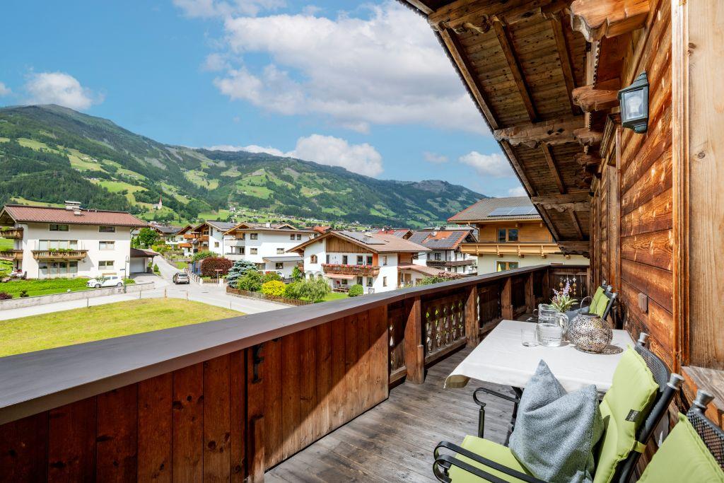 gaestehaus-moser-kirchweg-14-uderns-balkon-aussicht-3