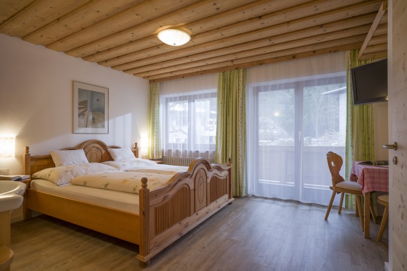 haus-krimbacher-h-ferienwohnung-schlafzimmer