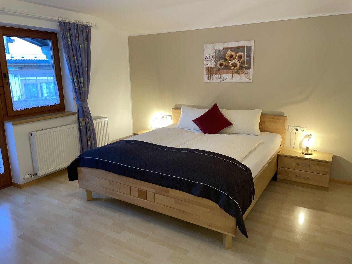 doppelzimmer-mit-balkon-im-1-stock
