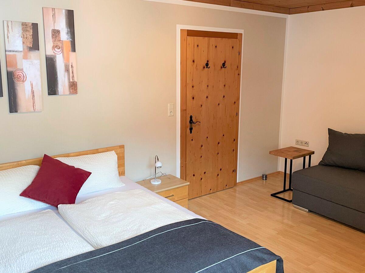 doppelzimmer-mit-zusatzbett-im-erdgeschoss