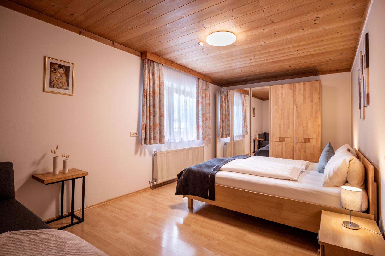 landhaus-maria-nagerlgasse-15-fuegen-schlafzimmer-3