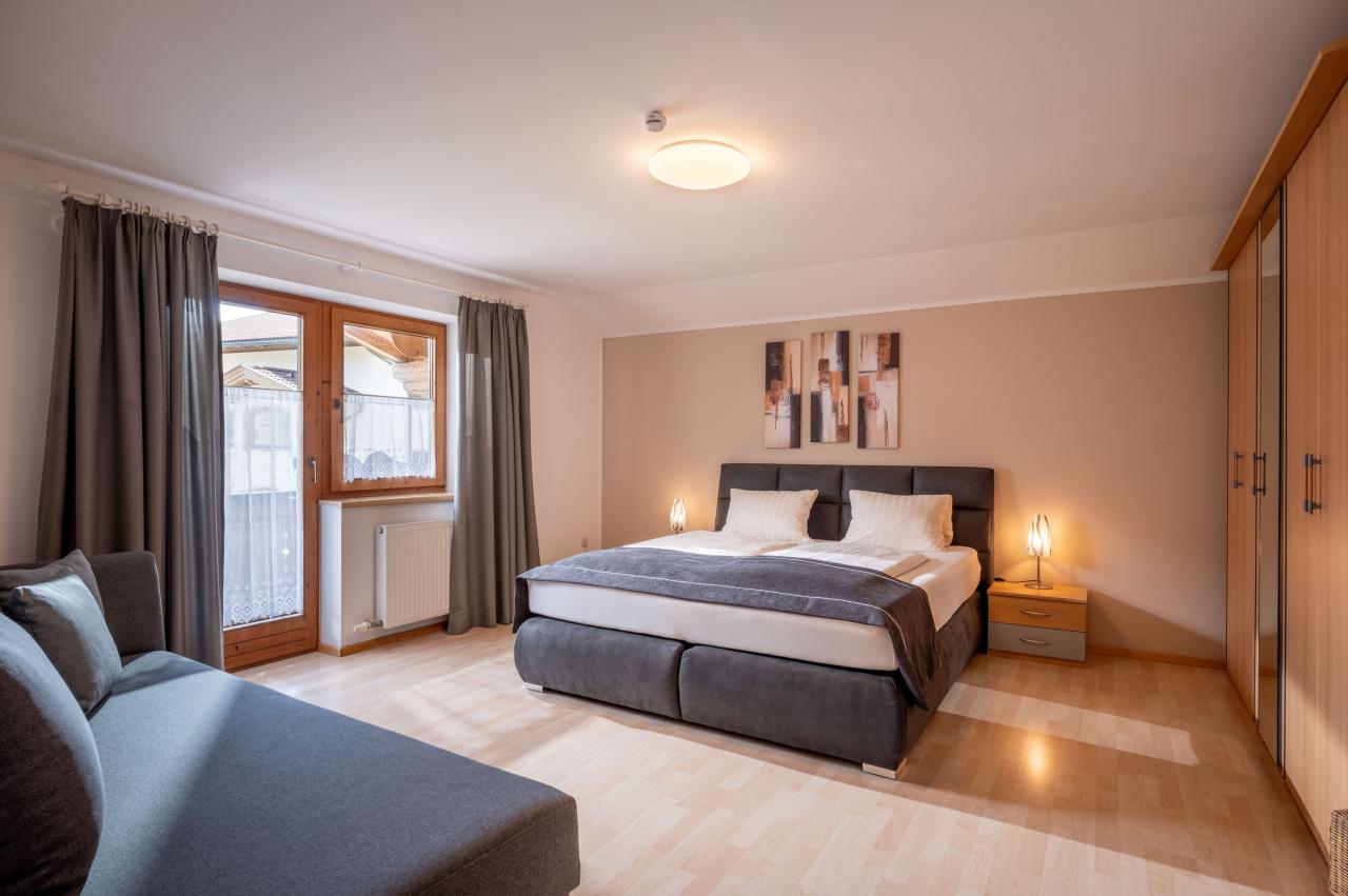 landhaus-maria-nagerlgasse-15-fuegen-schlafzimmer-4