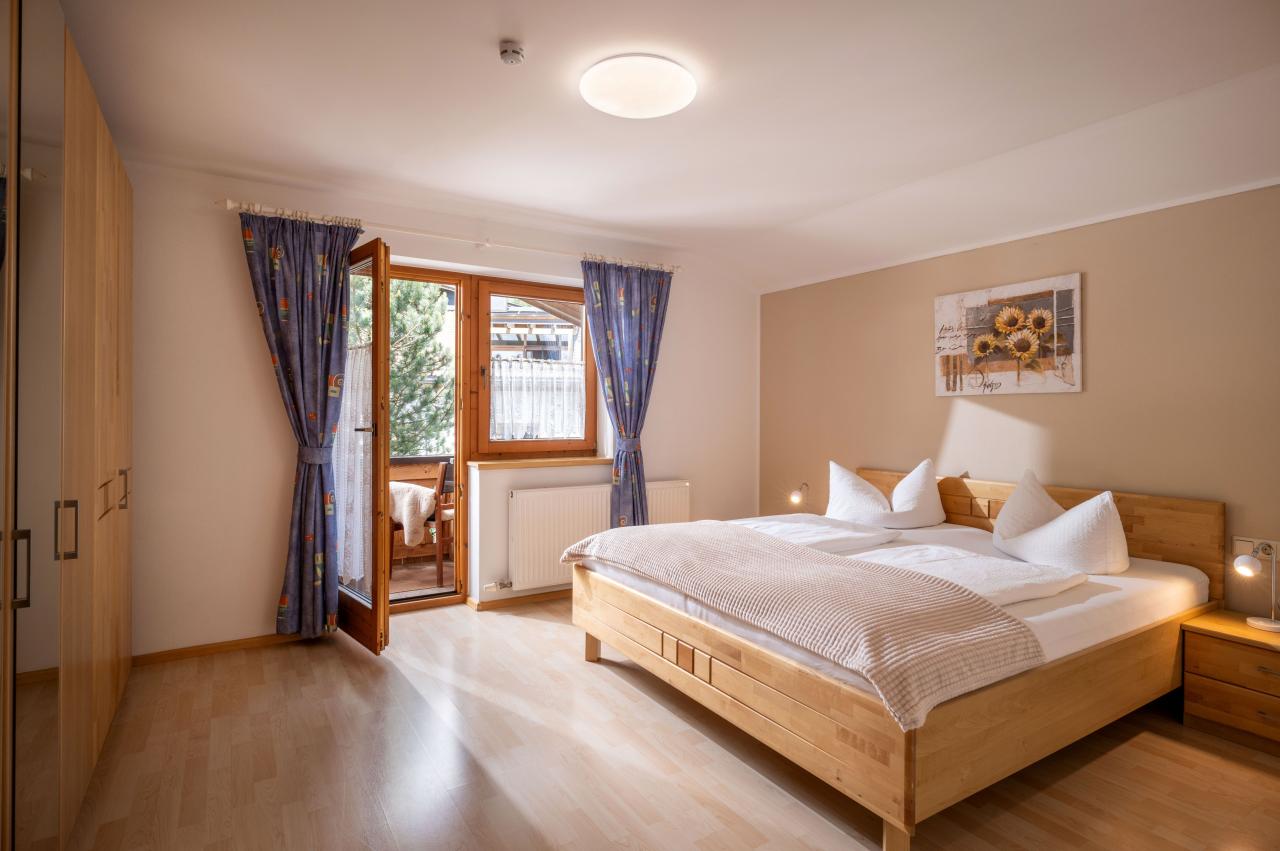 landhaus-maria-nagerlgasse-15-fuegen-schlafzimmer-6