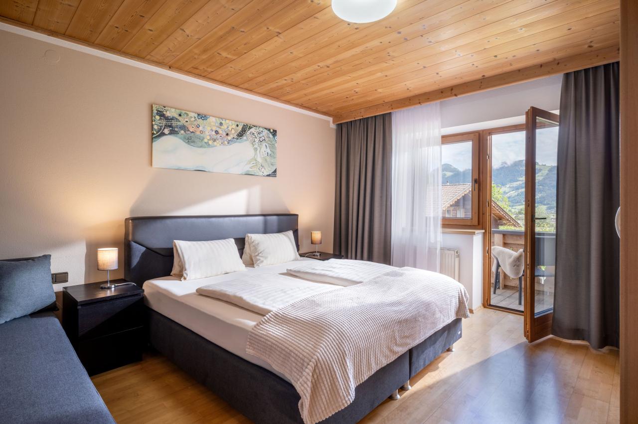landhaus-maria-nagerlgasse-15-fuegen-schlafzimmer