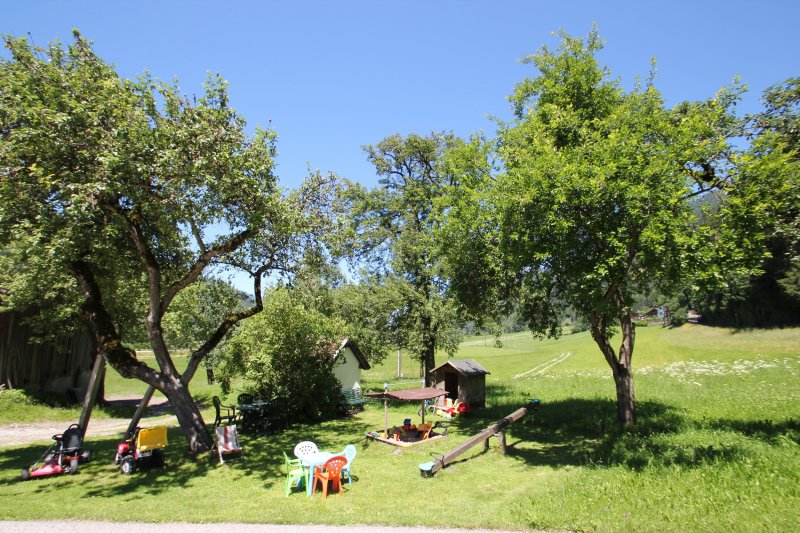 002-hottererhof-garten-spielplatz-2