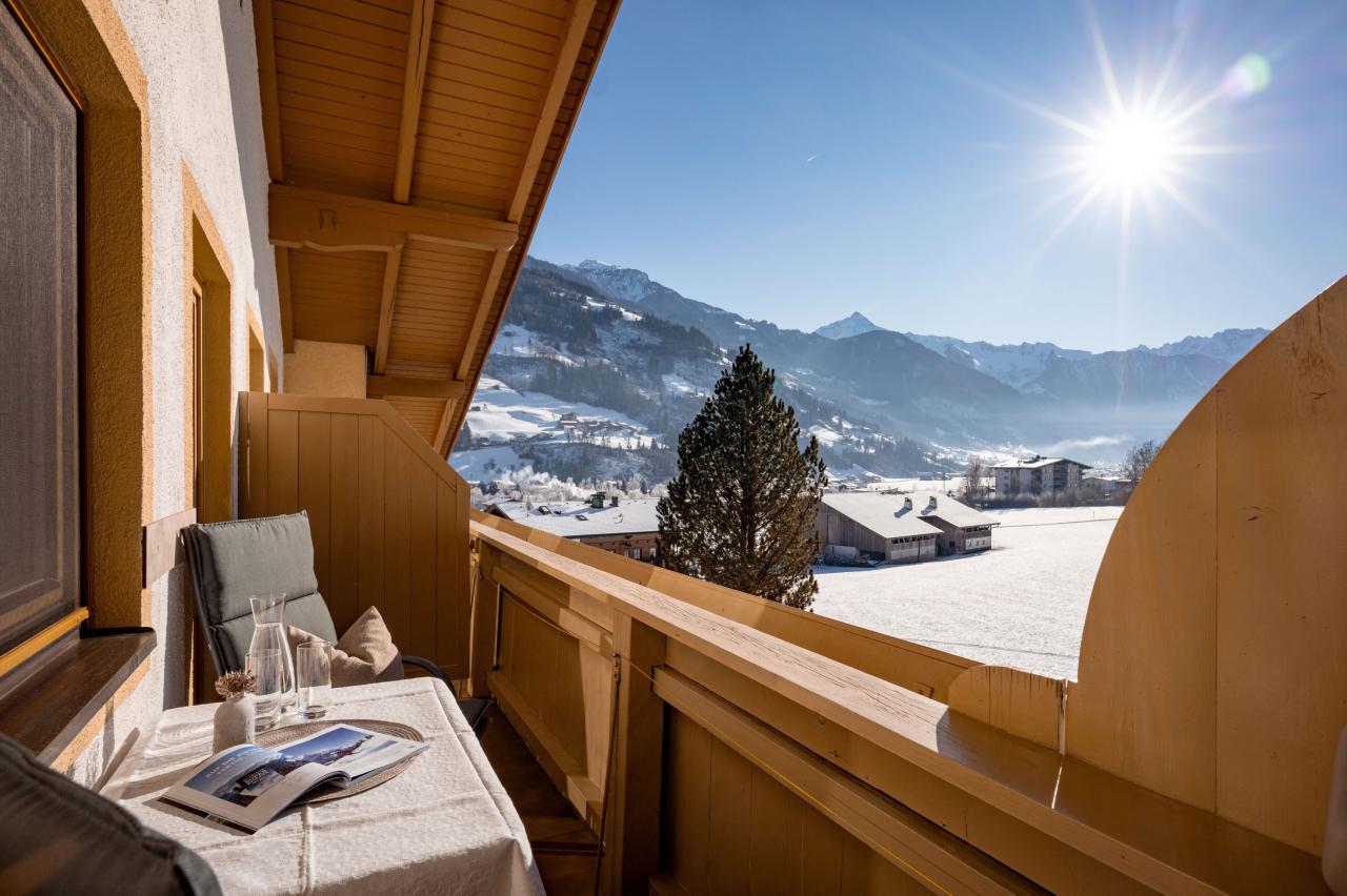 haus-alpensonne-zellbergeben-89-zellberg-01-2026-wohnkueche-vogelnest-balkon-aussicht-1
