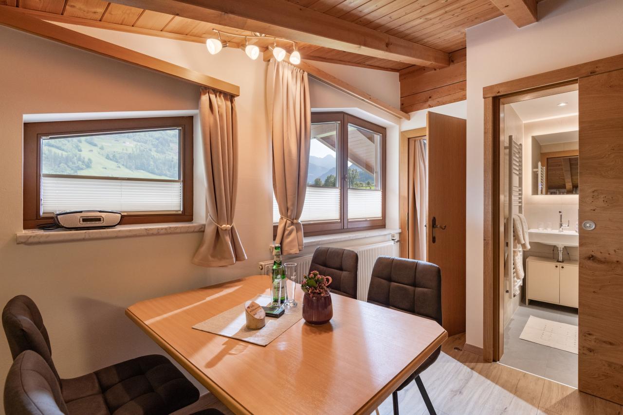 haus-alpensonne-zellbergeben-89-zellberg-esstisch
