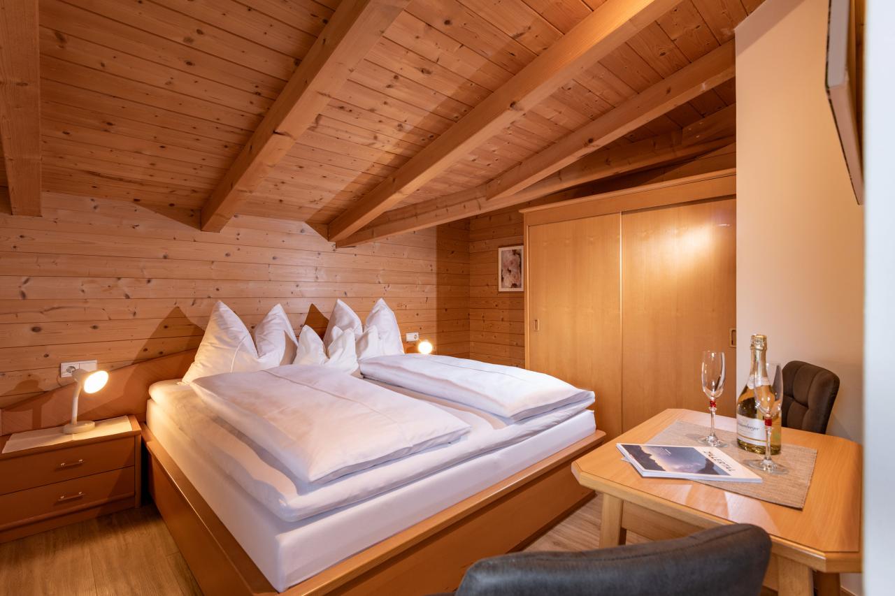 haus-alpensonne-zellbergeben-89-zellberg-schlafzimmer