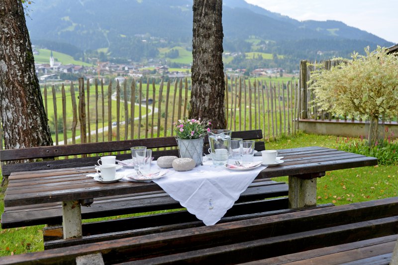 bauernhaus-vorderwildschwendt-ellmau-vorderwildschwendt-3-gartentisch1-klein