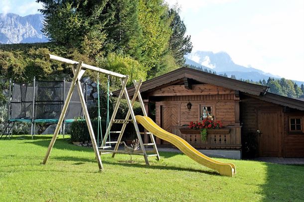 002-apart-barbara-maria-zischg-spielplatz