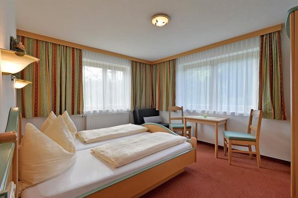 014-apart-barbara-maria-zischg-ferienwohnung-brixen-schlafzimmer