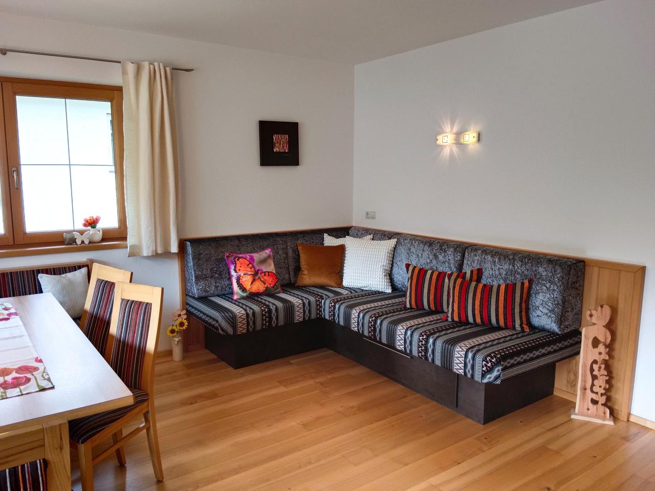 neue-couchecke-im-wohnzimmer-appartement-angelika