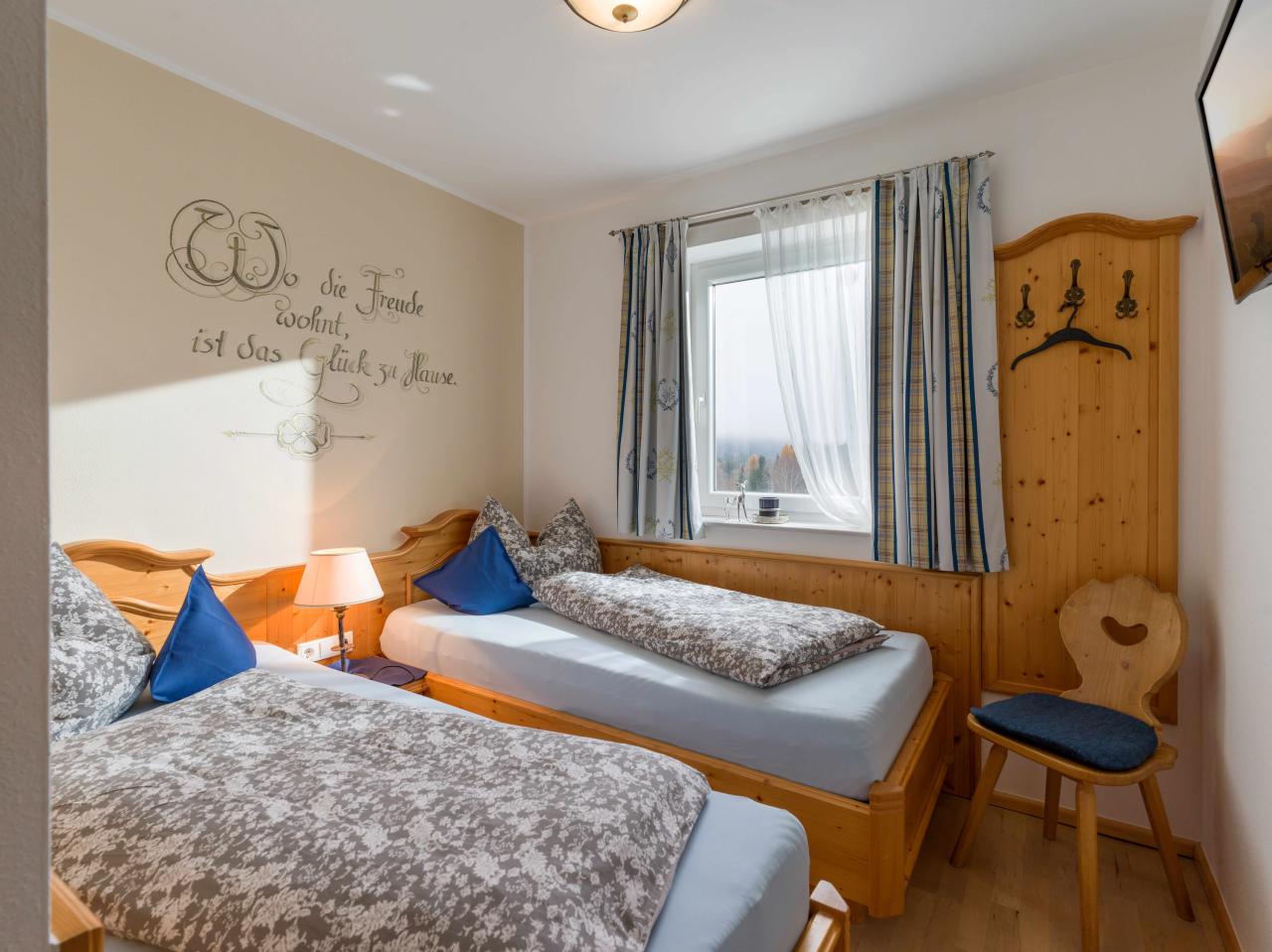 appartement-poelven-zweibettzimmer