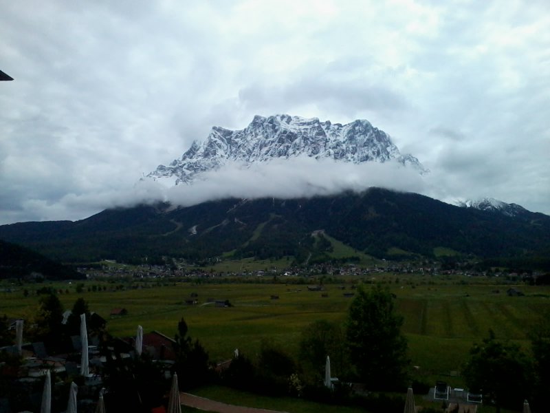 die-zugspitze-im-blick-von-lermoos