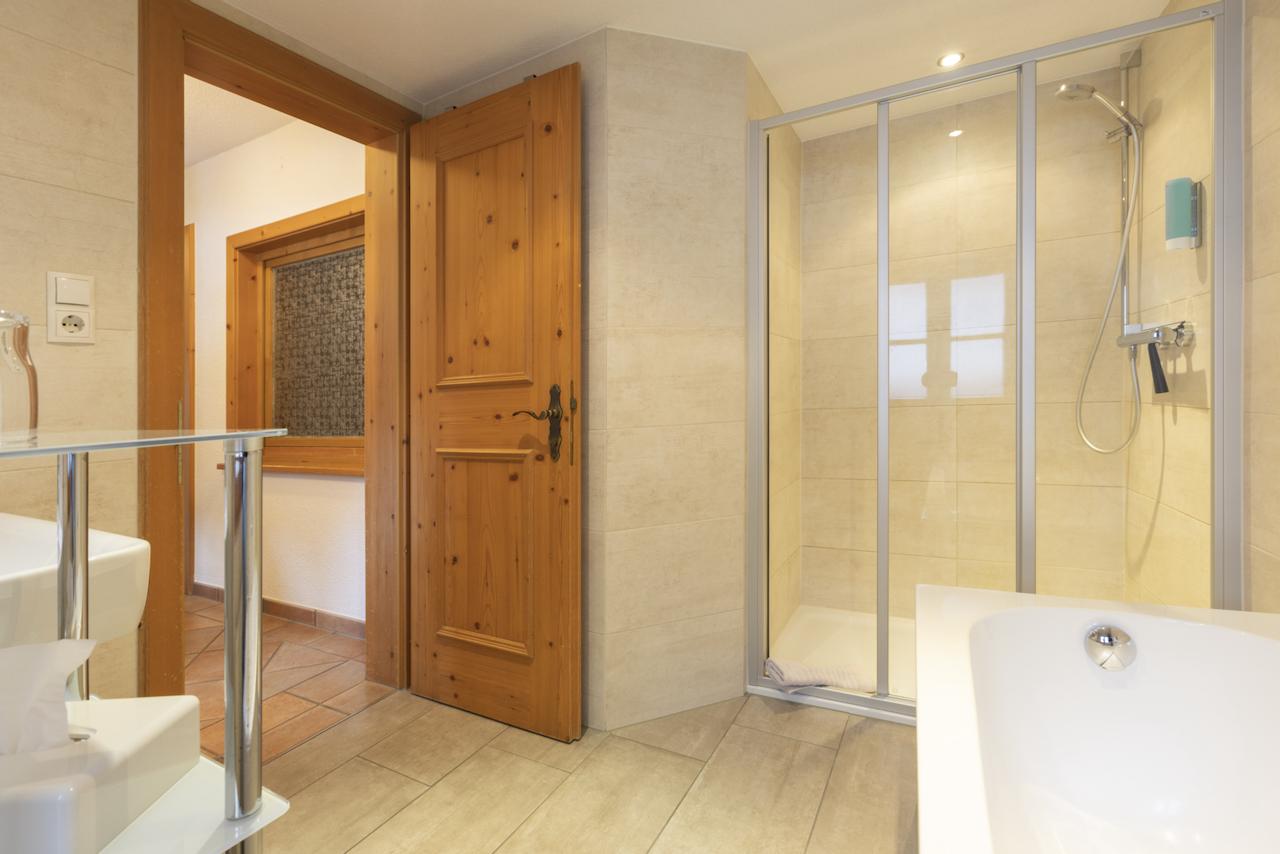12ban-broesign-bad-1og-dusche