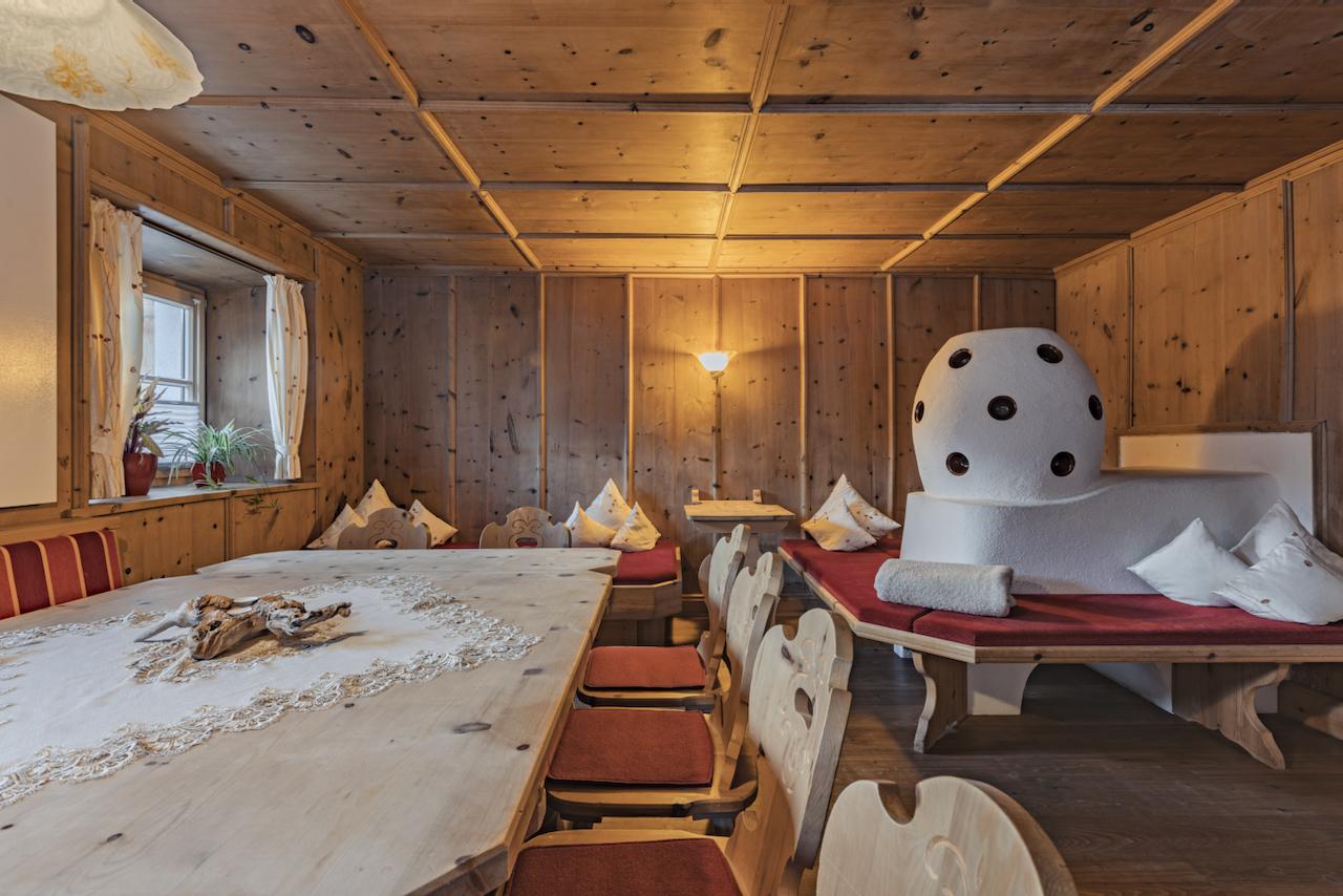 2ban-broesign-stube-tisch