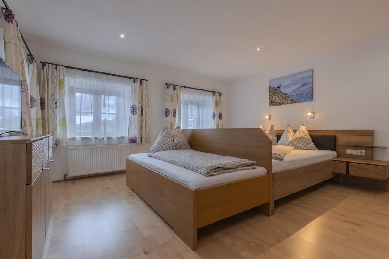 9ban-broesign-grosses-zimmer