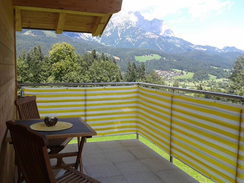 001-ellmau-landhaus-woess-terrasse3