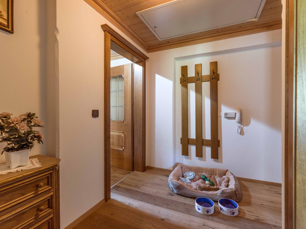 ferienwohnung-hauser-dorfstrasse-93-aschau-04-2020-hundeplatz