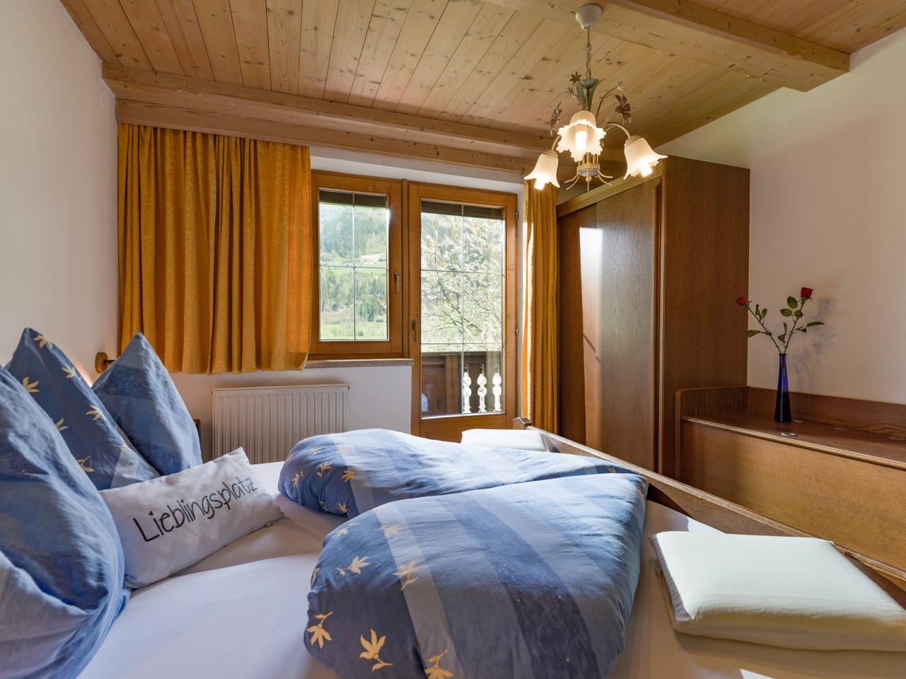 ferienwohnung-hauser-dorfstrasse-93-aschau-04-2020-schlafzimmer