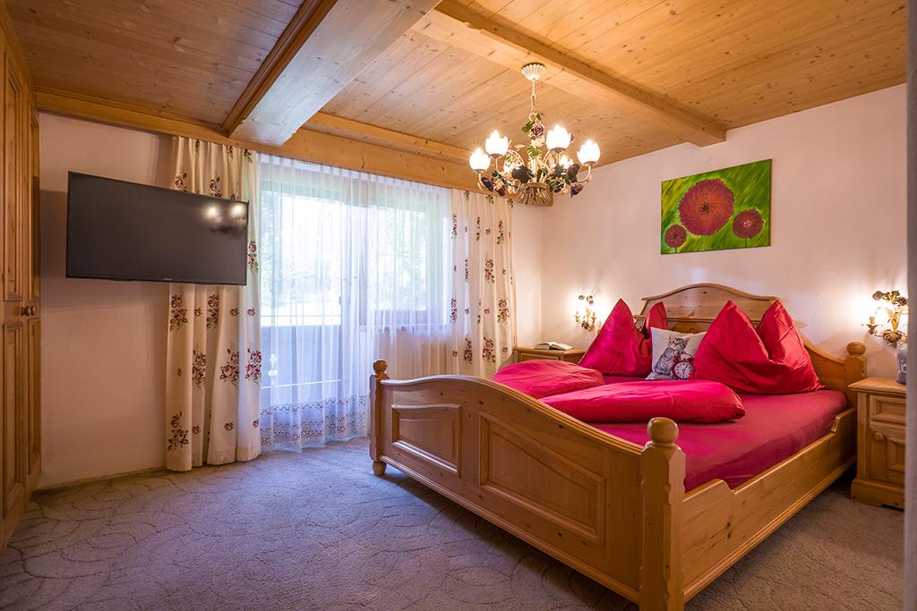 hauser-reinhilde-dorfstr-93-aschau-app-viktoria-schlafzimme