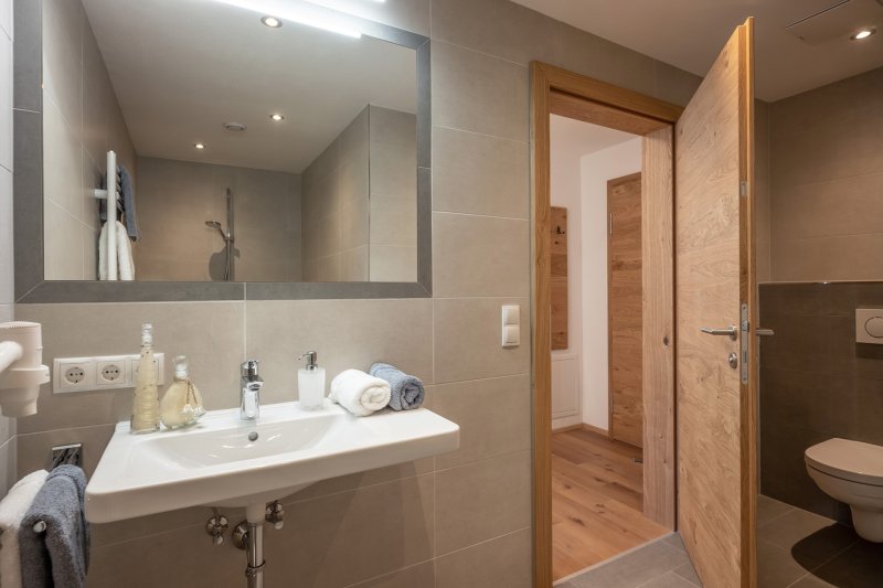 haus-marlies-rohrerstrasse-48a-zell-am-ziller-01-2020-wohnung-2-badezimmer-1