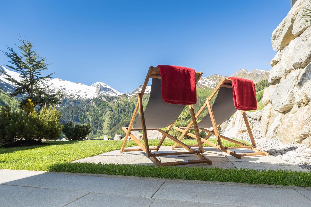 landhaus-mader-hintertux-garten-ausblick