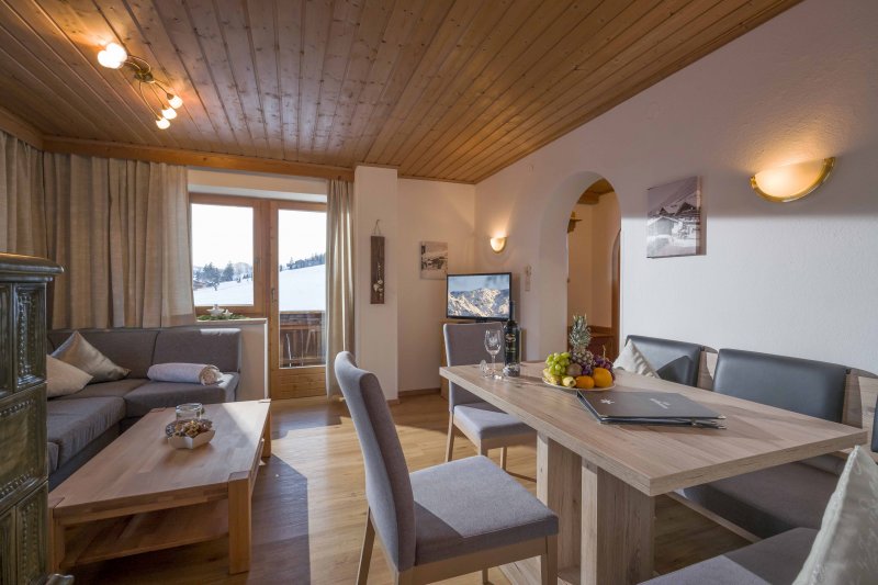 landhaus-alpbach-appartement-1-wohnzimmer-1