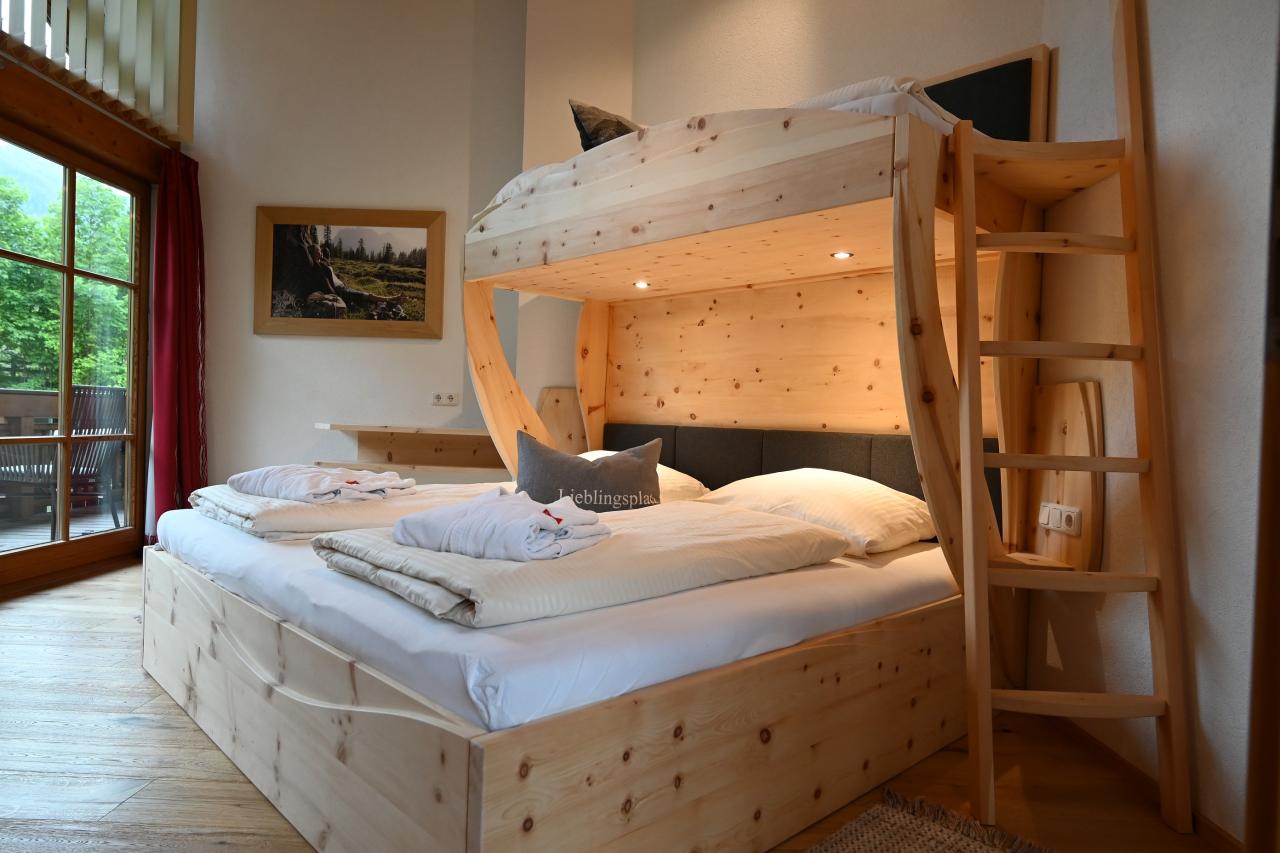 residencemartha-sonnenspitze-schlafzimmer-bettklein