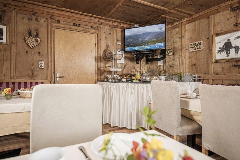 04-gaestehaus-diegeislerin-tirol-fruehstuecksraum-zillertal