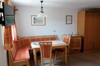 esstisch-ferienwohnung-pahlhof-kals