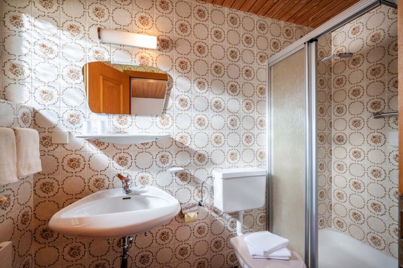 haus-kreidl-burgstall-371-mayrhofen-09-2019-zimmer-6-badezimmer