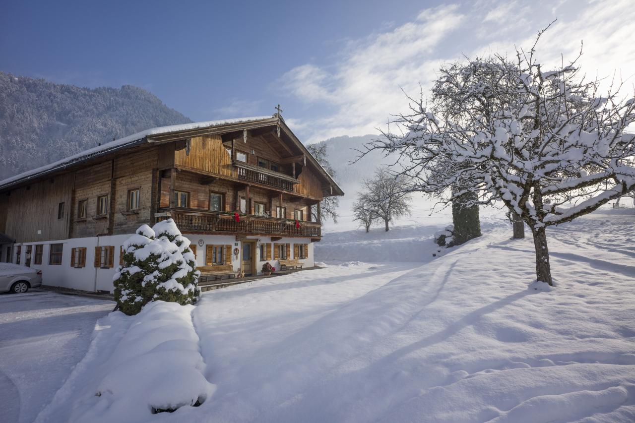 kollerhof-itter-schwendt-15-haus-winter-min