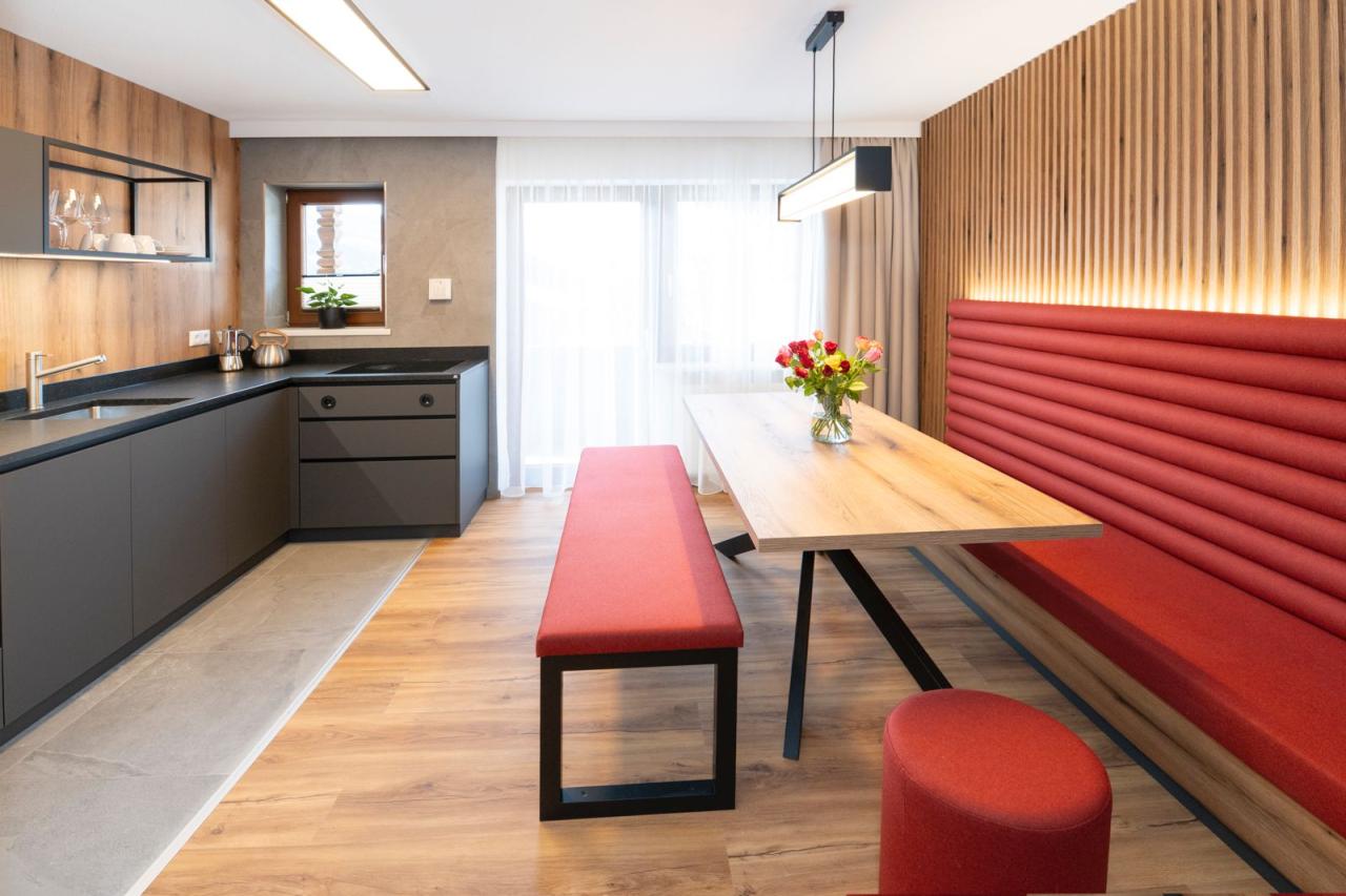 aeeb2474-033d-4f6a-bdca-25a0a111855c