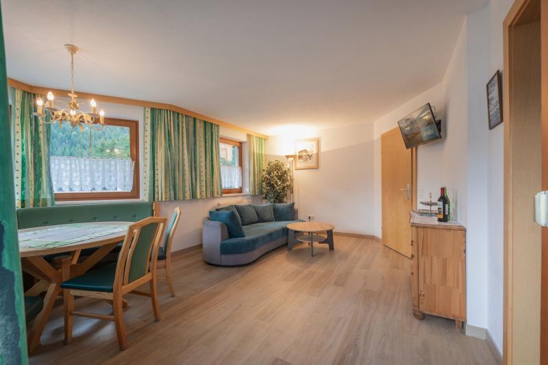 04-wohnzimmer